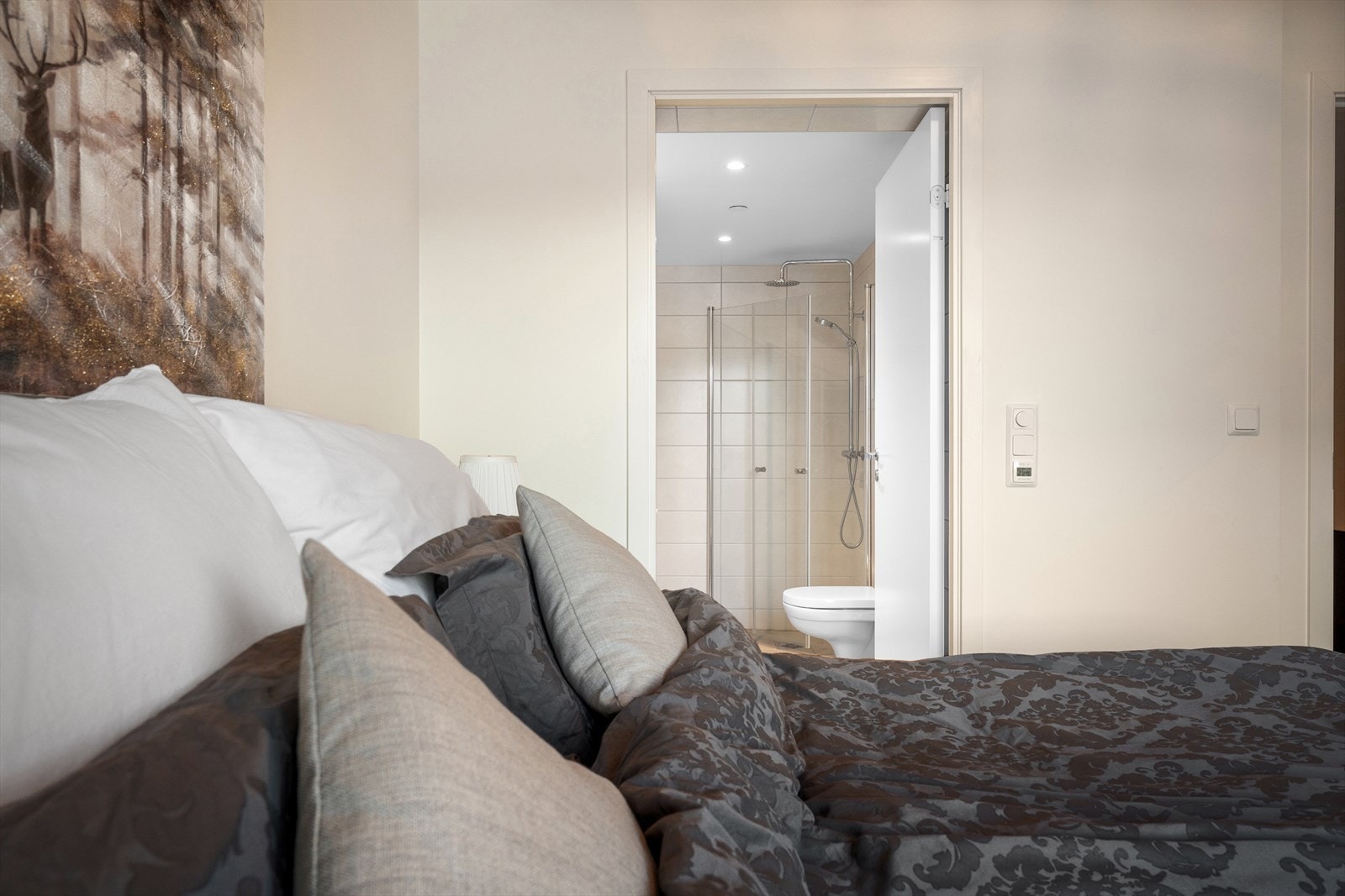 Få hotellfølelsen med tilkomst til eget bad fra soverommet! Galleribilde