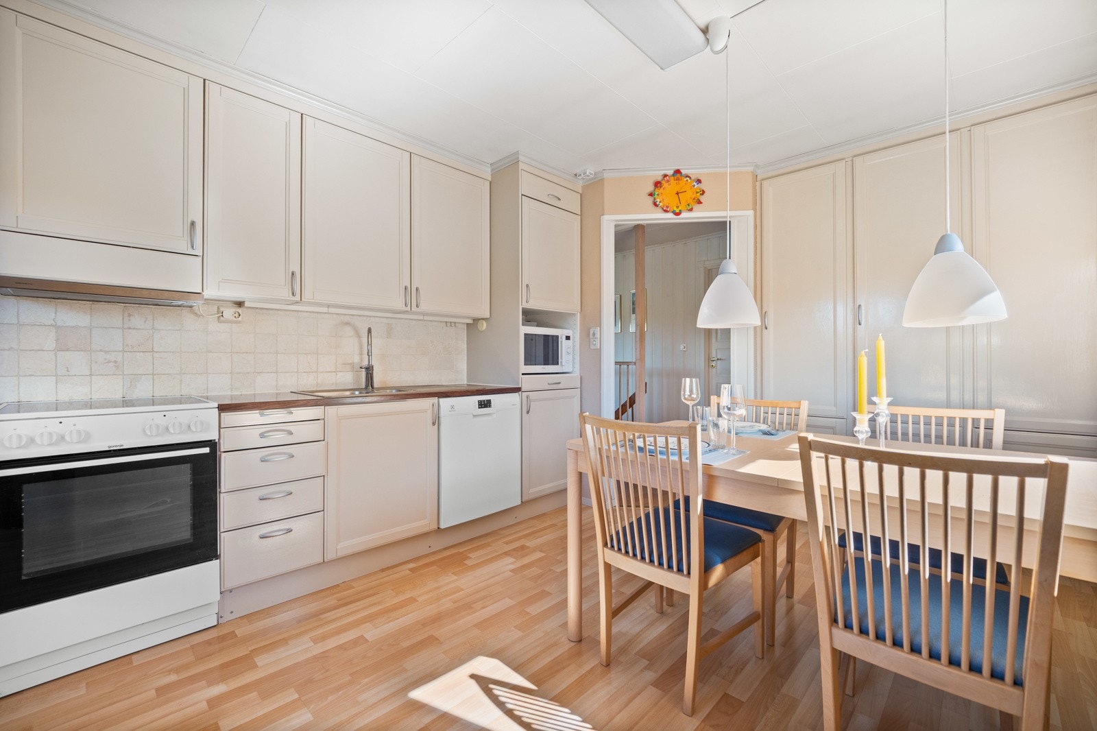 Kjøkkenet ligger noe adskilt fra stuen. Galleribilde