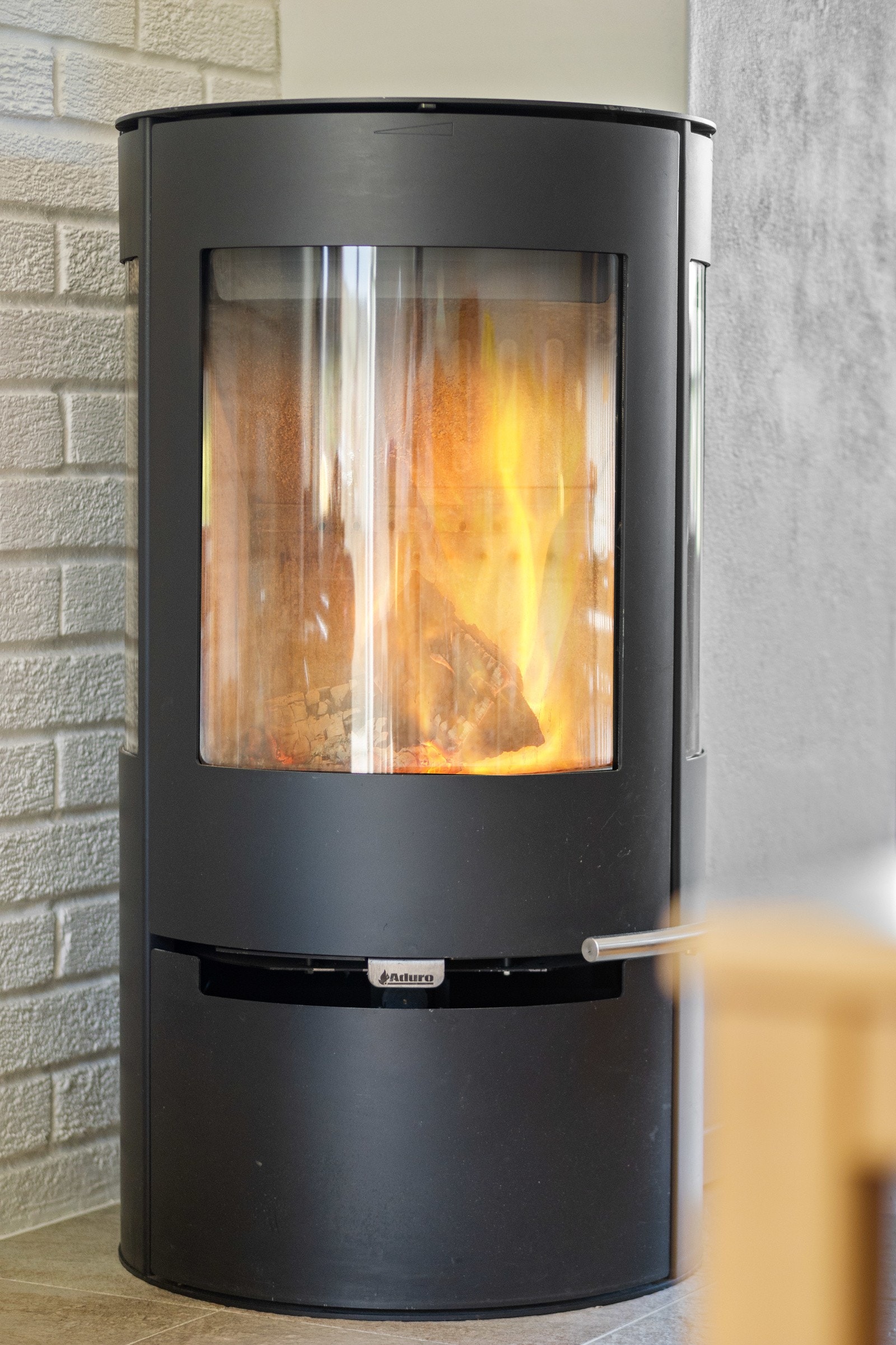 Peisovn og varmepumpe i stuen gir en lun og god varme året rundt. Galleribilde