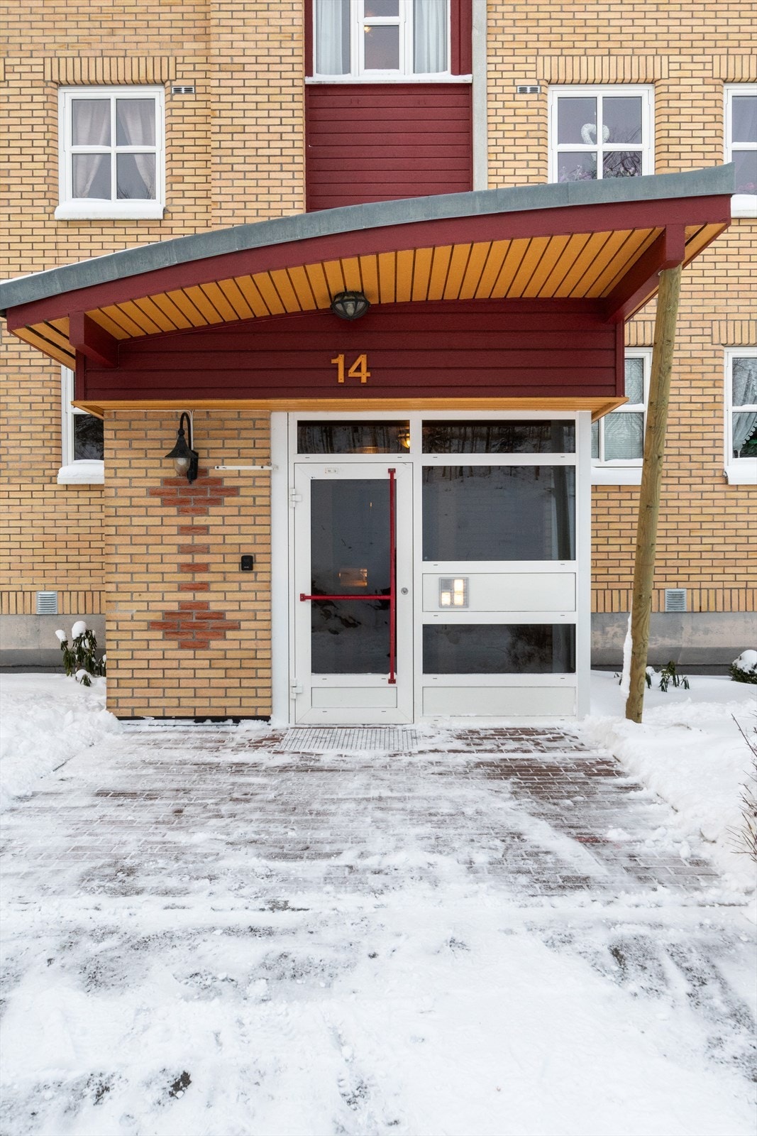 Inngangsparti med moderne callinganlegg Galleribilde