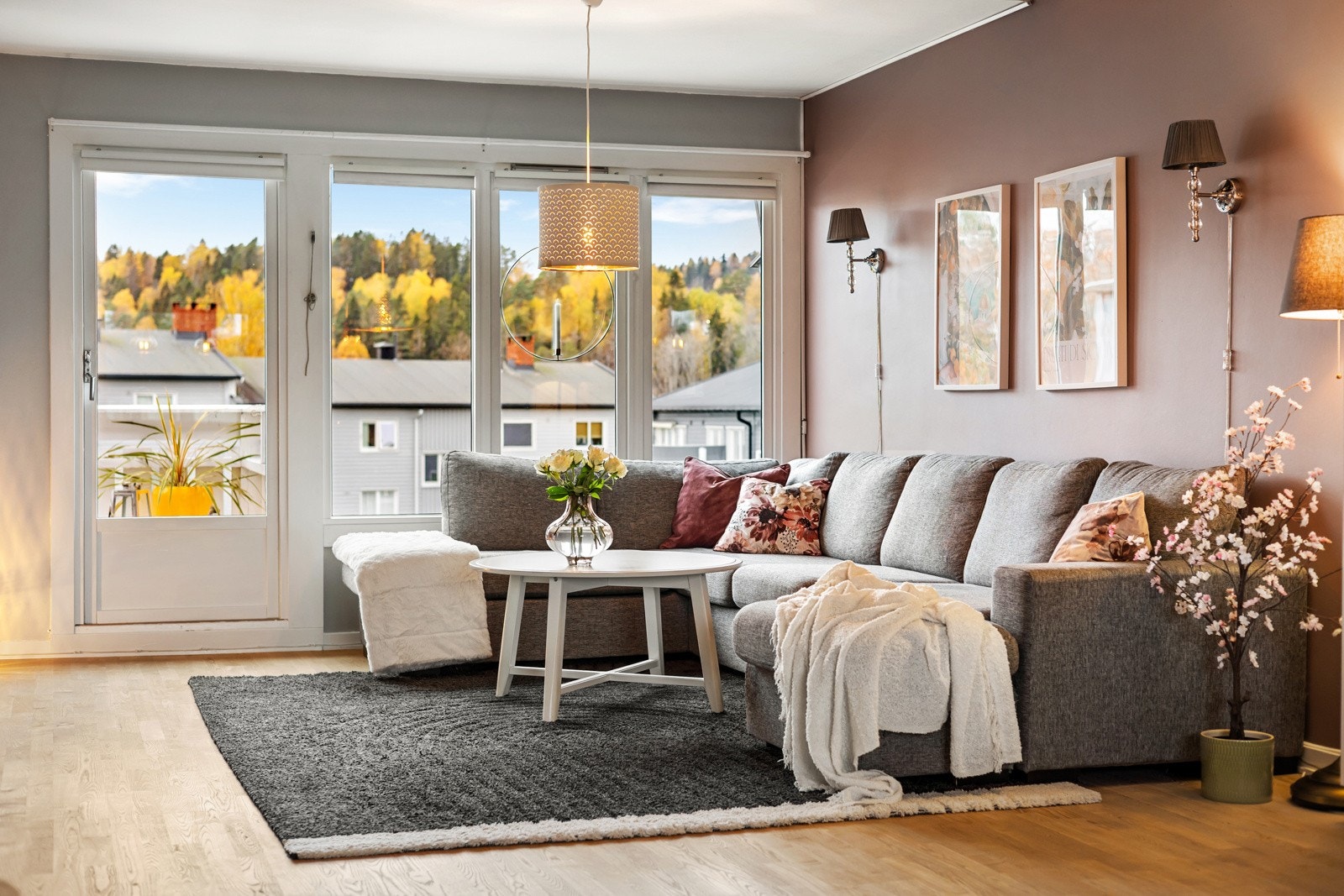 Leiligheten er gjennomgående med gode lysforhold og en svært funksjonell planløsning. Galleribilde