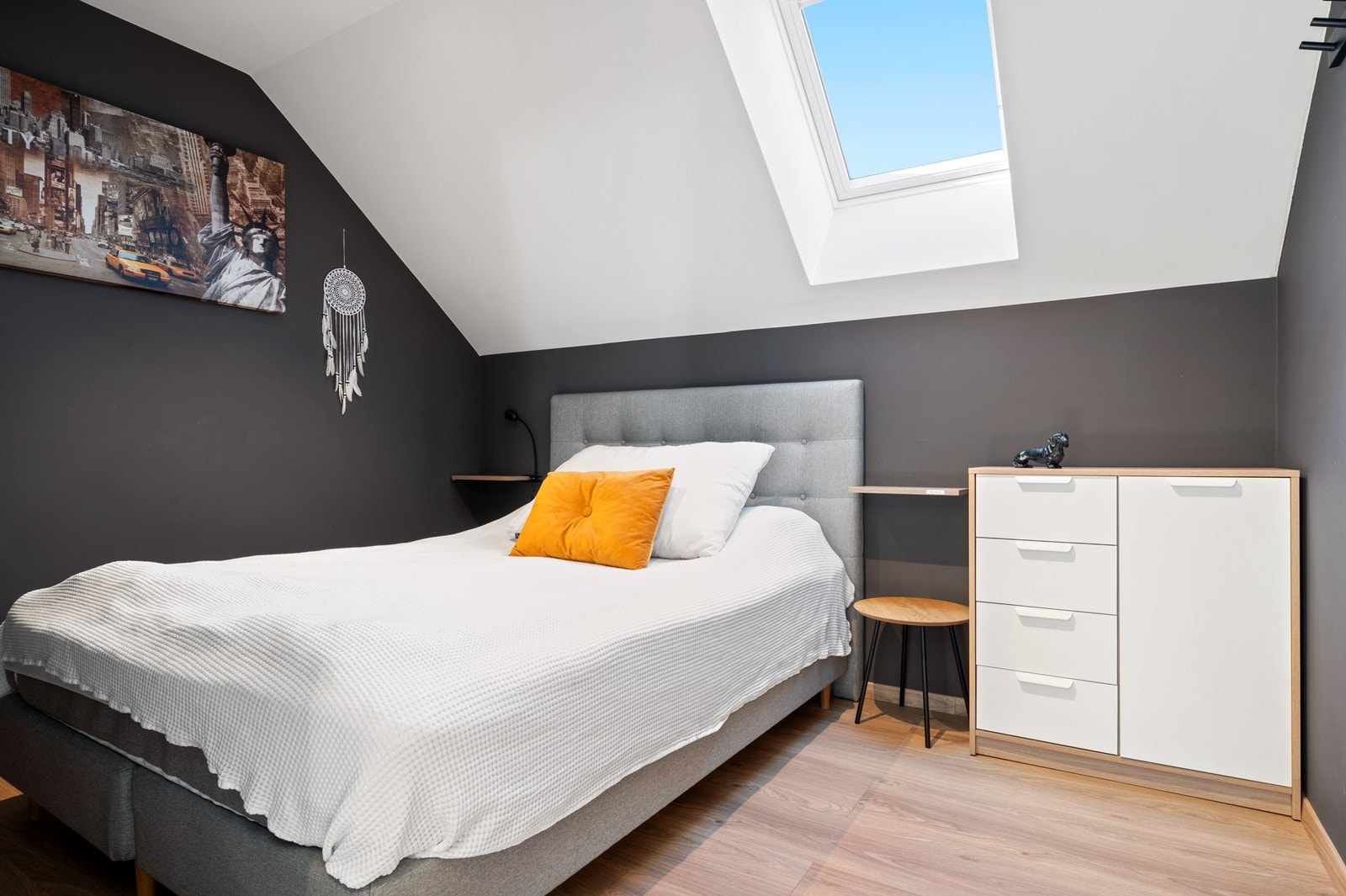 Det er et lunt og koselig soverom Galleribilde