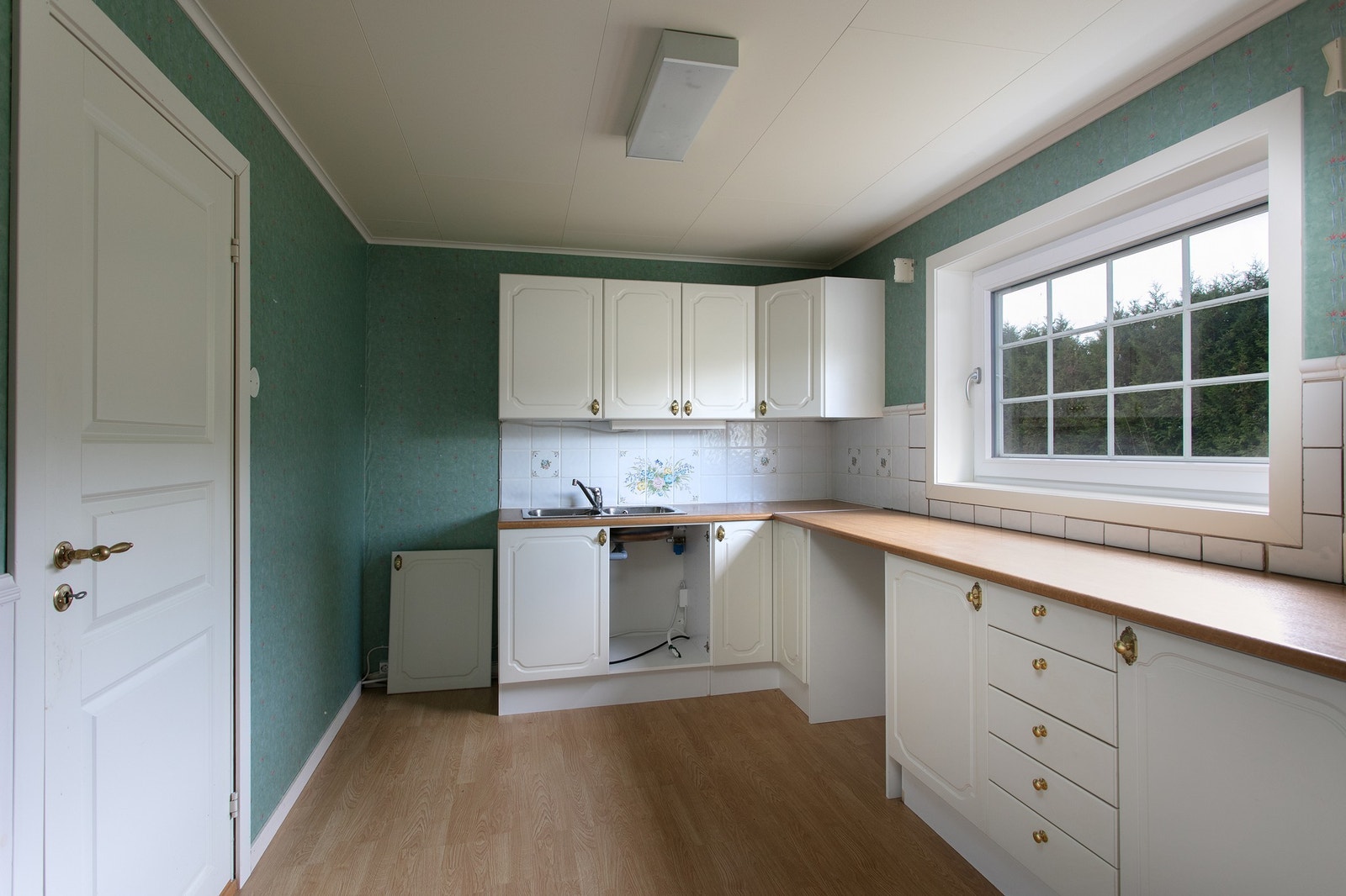 Kjøkken i underetasje. (Rom i etasjen er ikke bruksendret fra tilleggsdel til boligrom) Galleribilde