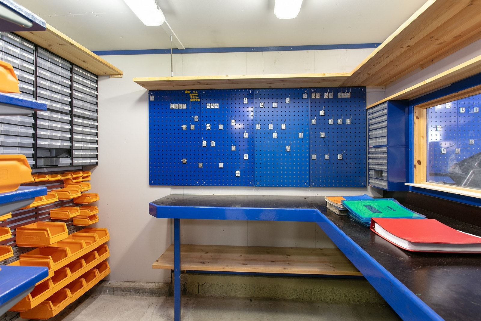 Kontor, delelager i garsje Galleribilde