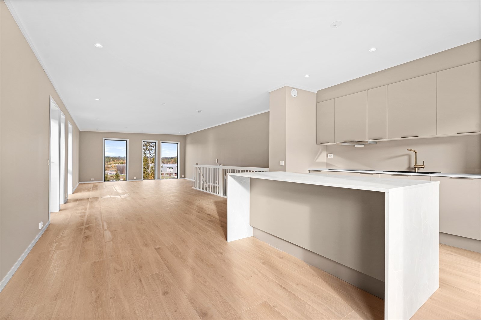 Kjøkkenet er levert fra HTH, hvitevarer følger med. Galleribilde