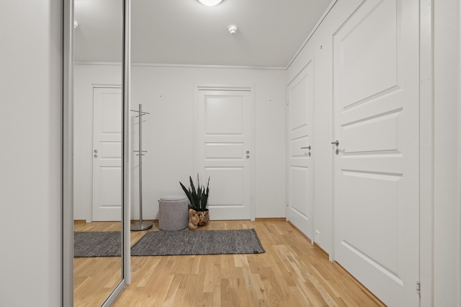 - Leiligheten har vannbåren varme i alle rom utenom bod. Kostnaden for gulvvarme og forbruksvann er inkludert i felleskostnader - Galleribilde