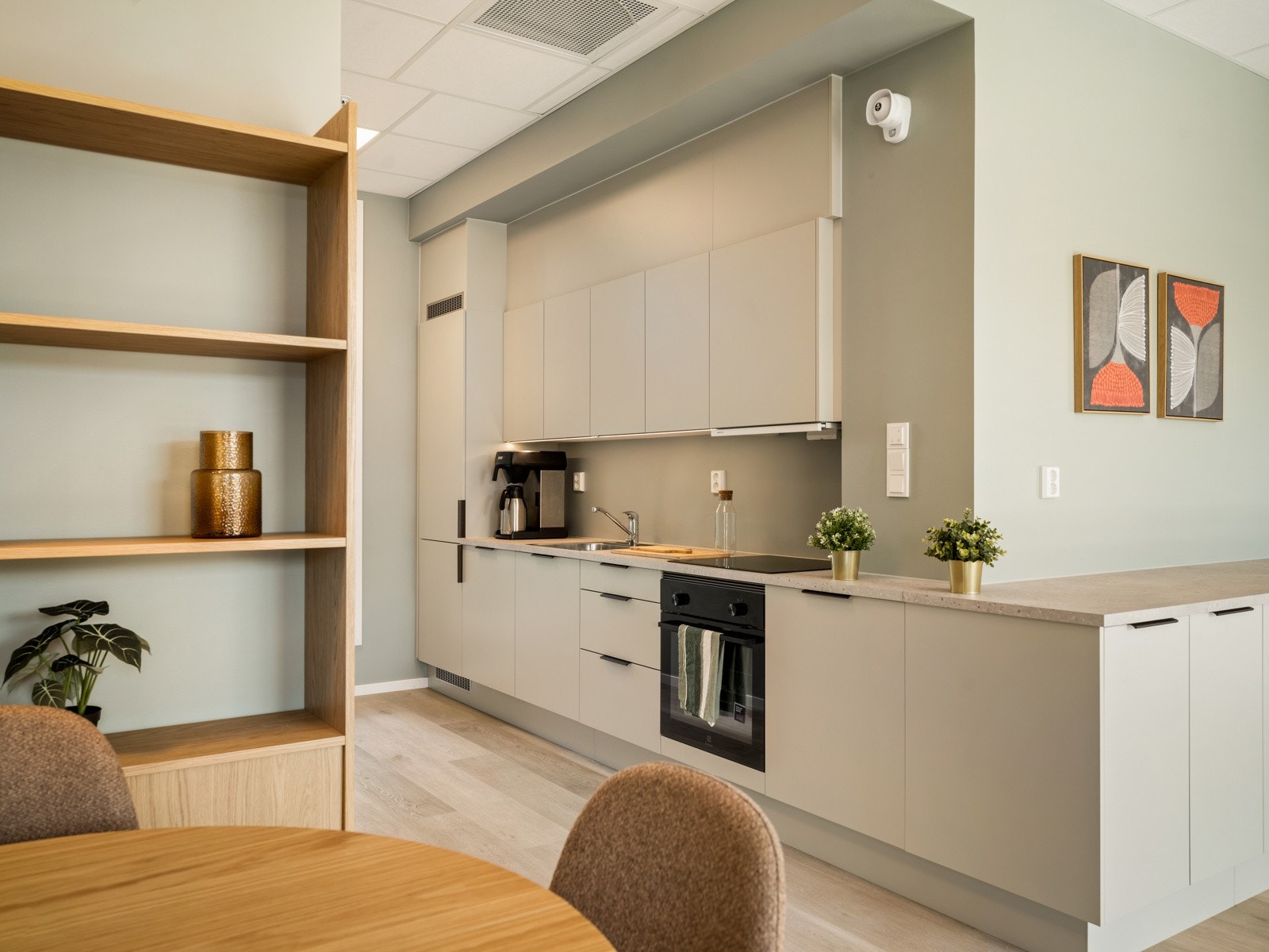 Fellesstuen er utstyrt med komplett kjøkken. Galleribilde