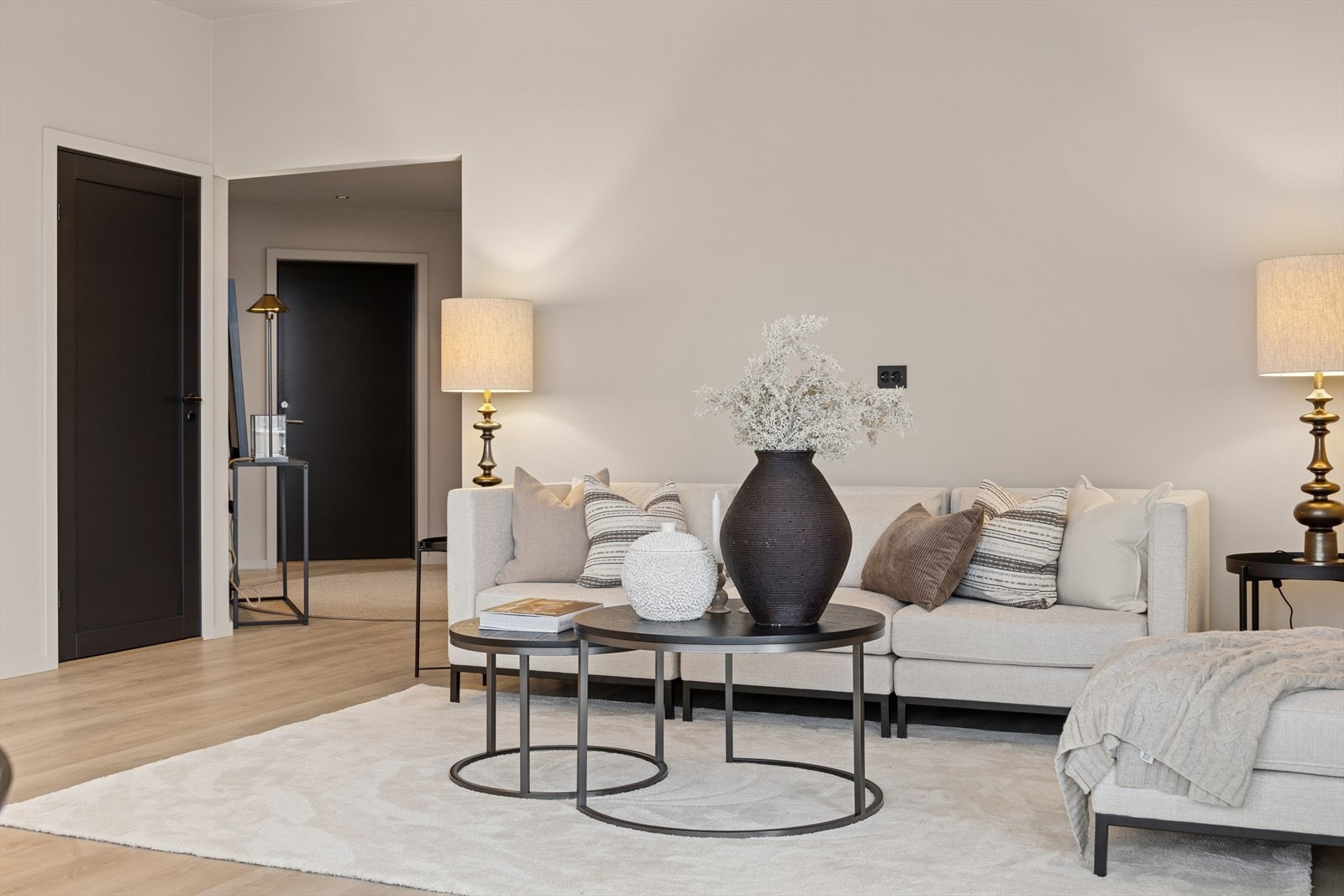 Balansert ventilasjon med varmegjenvinning og komfor kjøling for varme sommerdager. Galleribilde