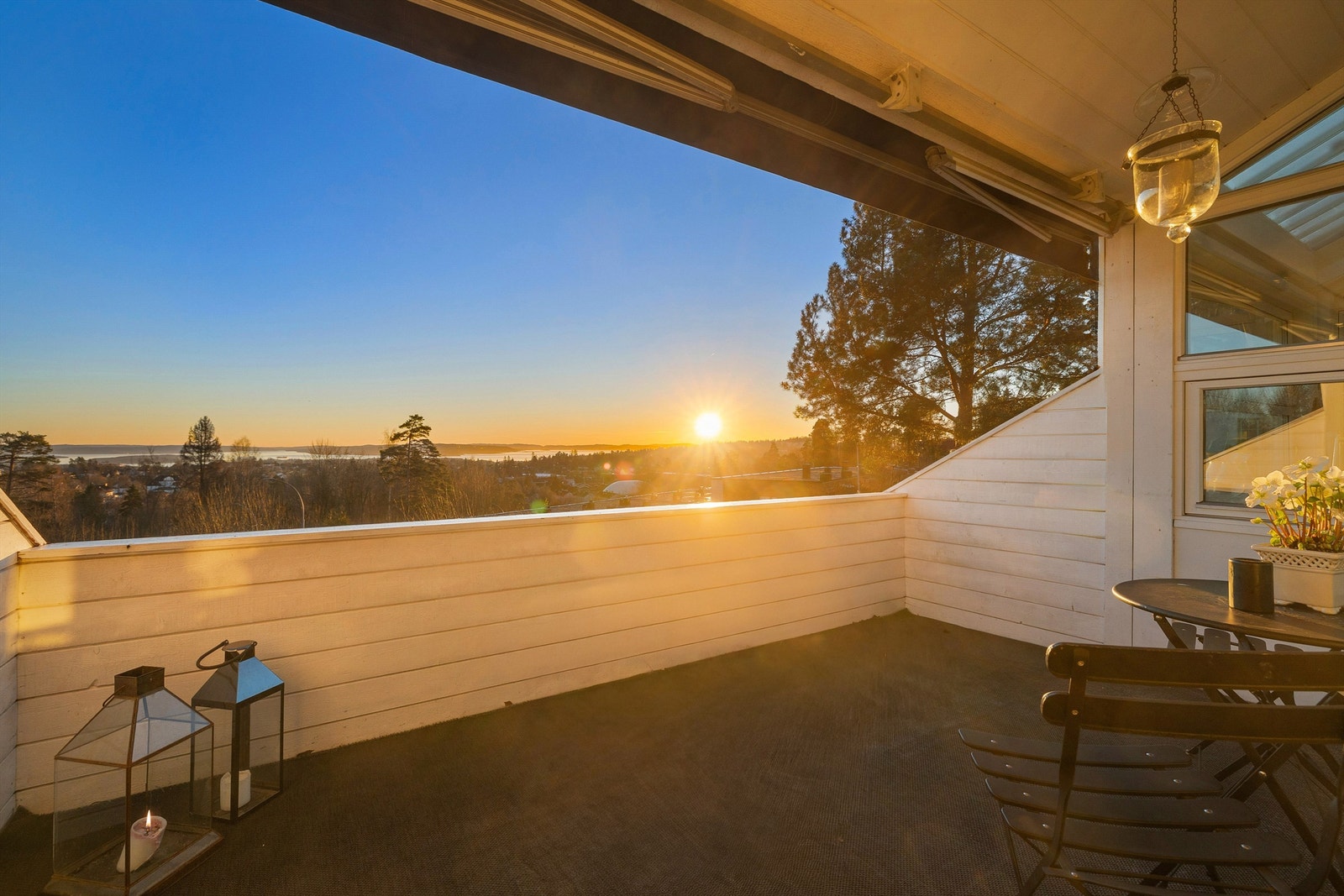 Sydvendt balkong - ideell for lange, solrike ettermiddager. Foto: Trond Walsø / Walso Work Galleribilde