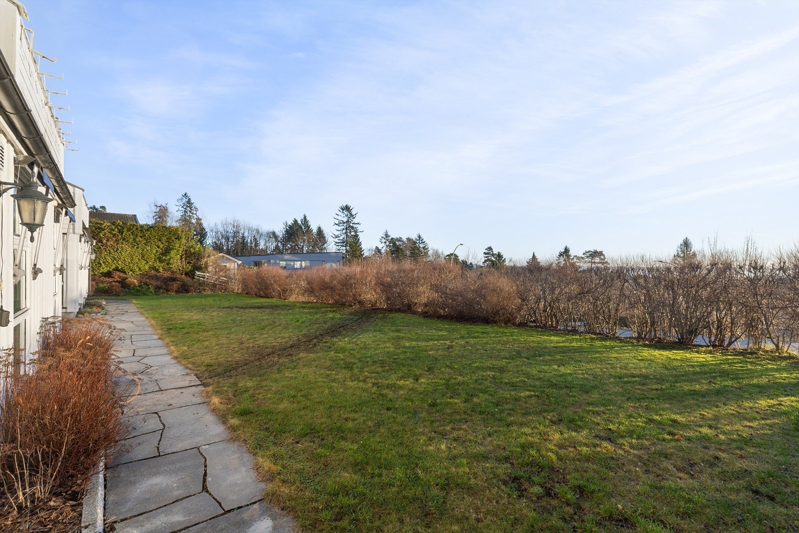 Mulighet for deling av hageareal med hekk eller gjerde er opplyst av selger. Galleribilde