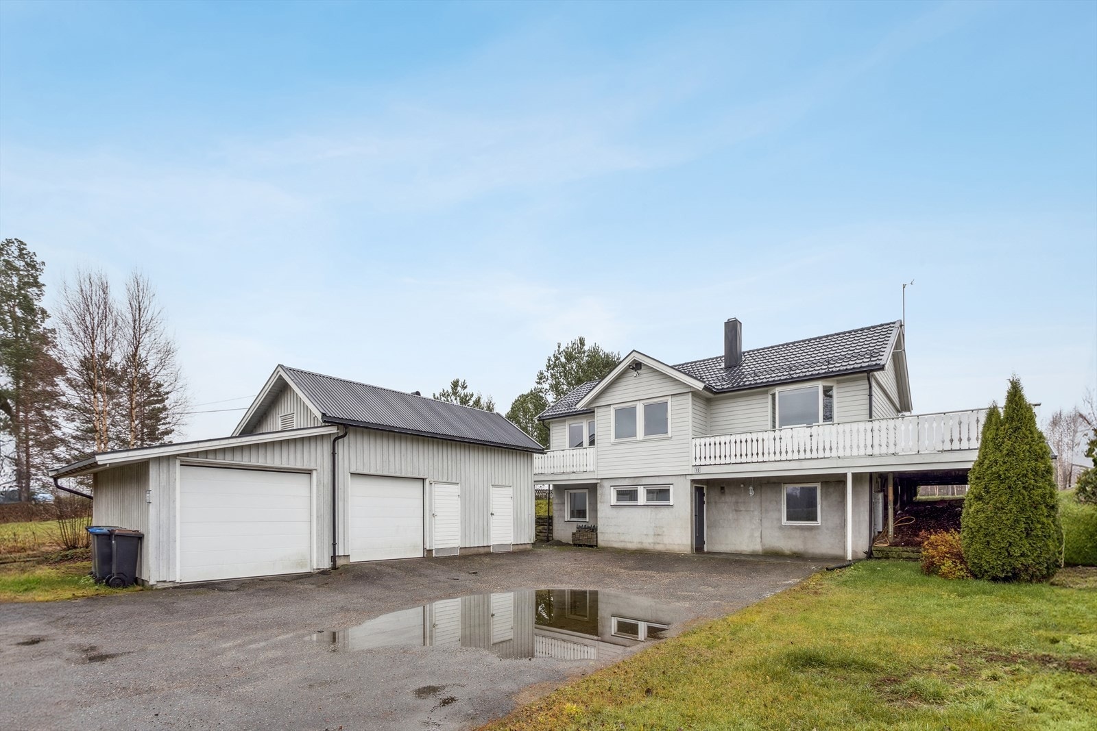 Nærområdet byr på flotte naturopplevelser, med fiskemuligheter i Gjesåssjøen og Gjesåsen Klatrepark. Galleribilde
