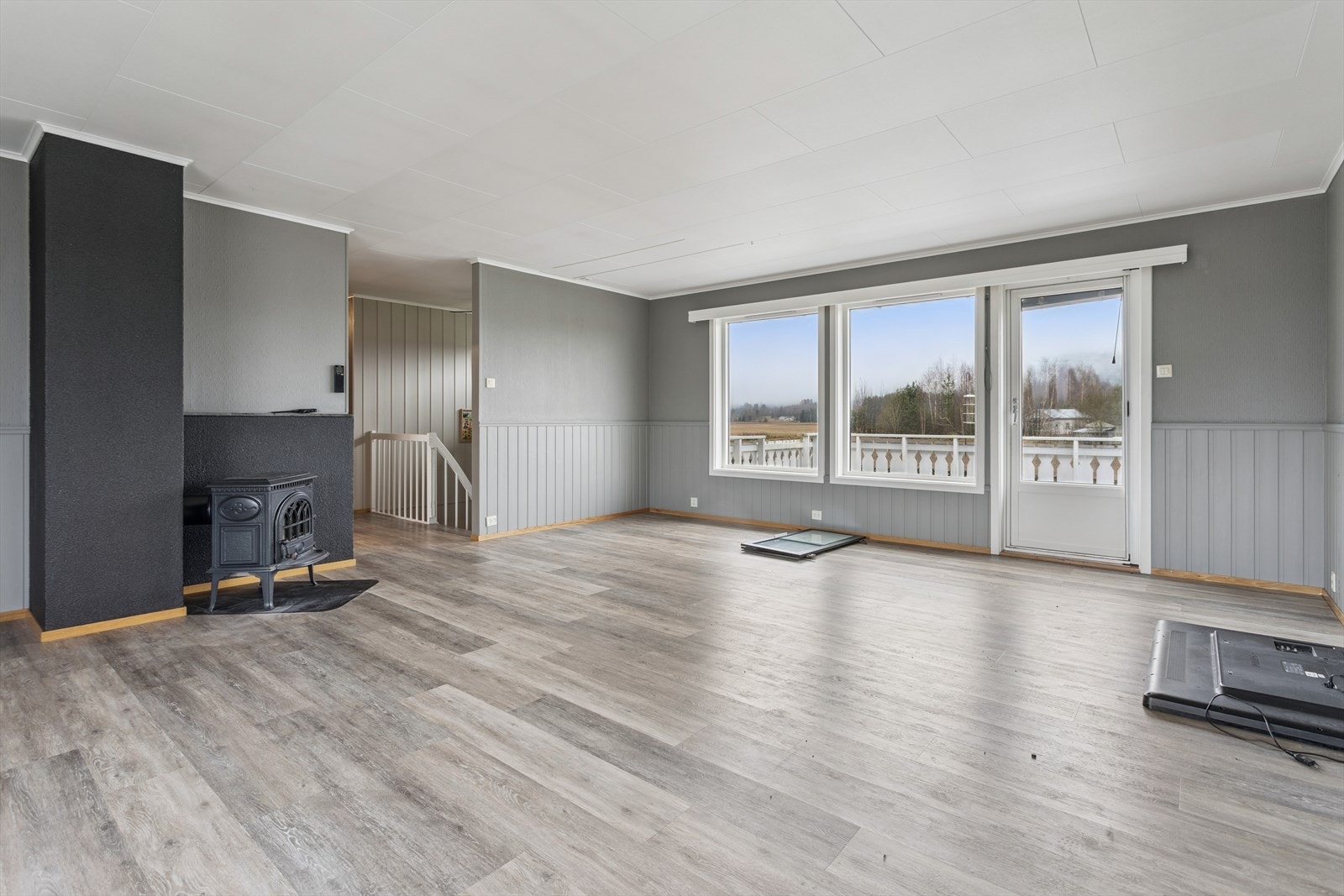 Fra stuen er det direkte utgang til en svært generøs terrasse på 61 m². Galleribilde