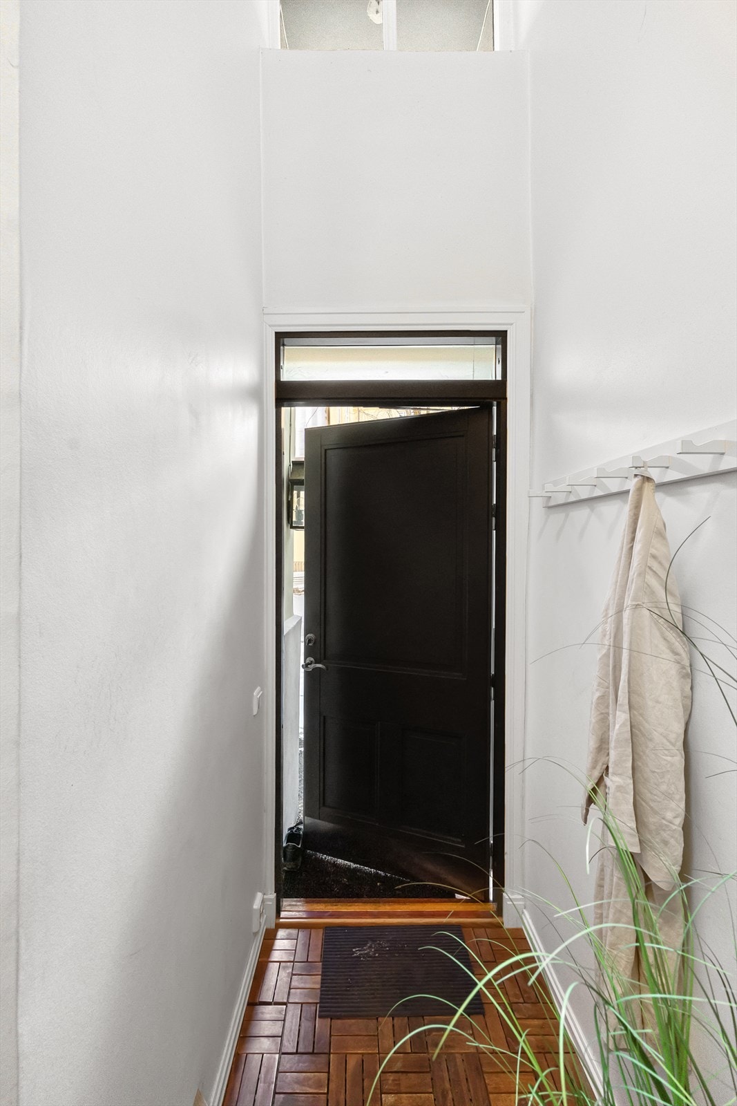 Døren inn til leiligheten er fra indre gårdsrom. Galleribilde