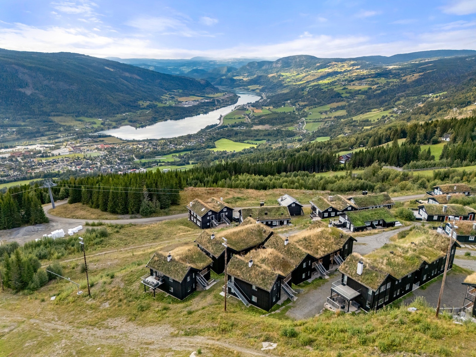 Leiligheten har fantastisk panoramautsikt og gode solforhold, Galleribilde