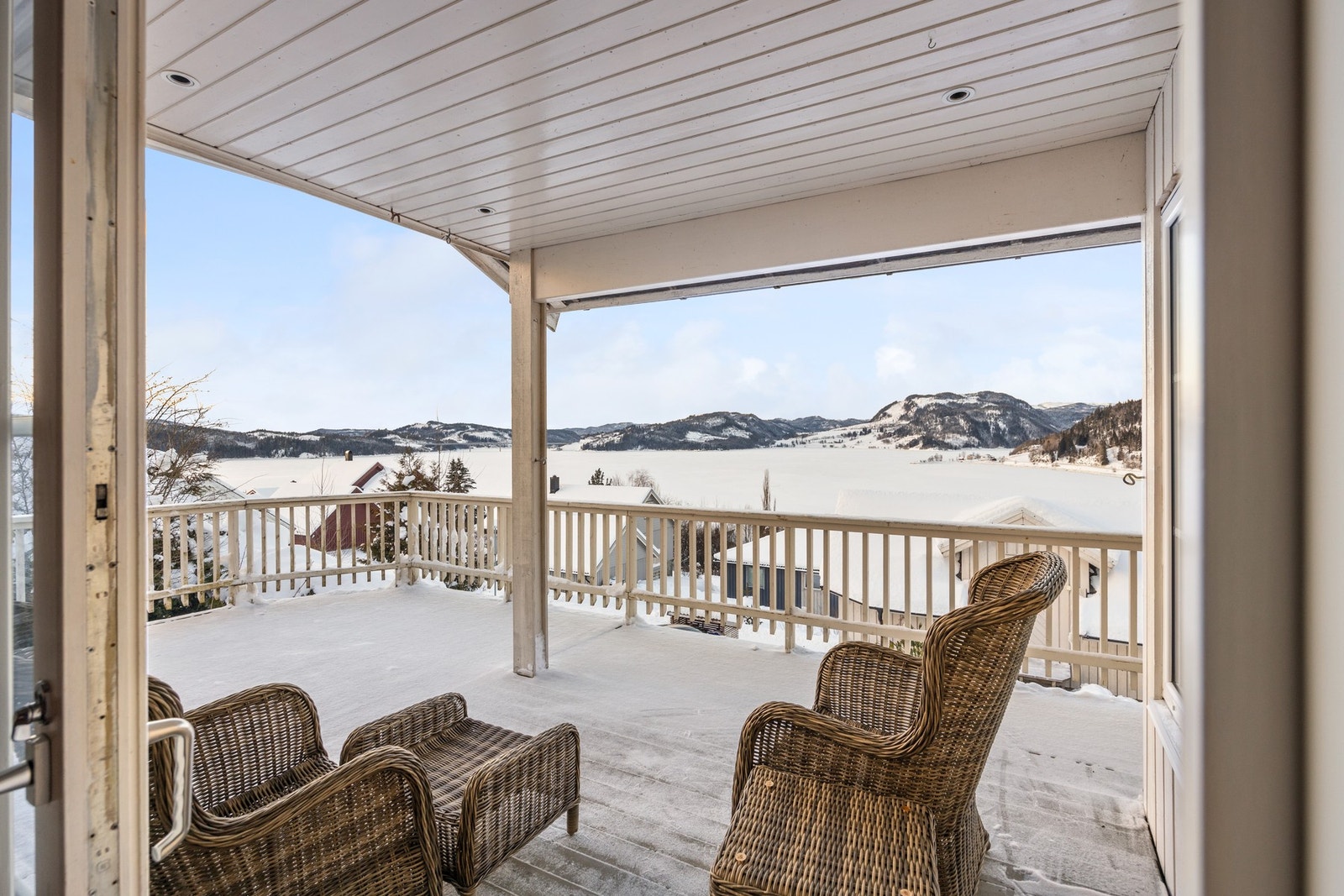 Fra stuen er det utgang til terrasse på 34,5 kvm. Galleribilde