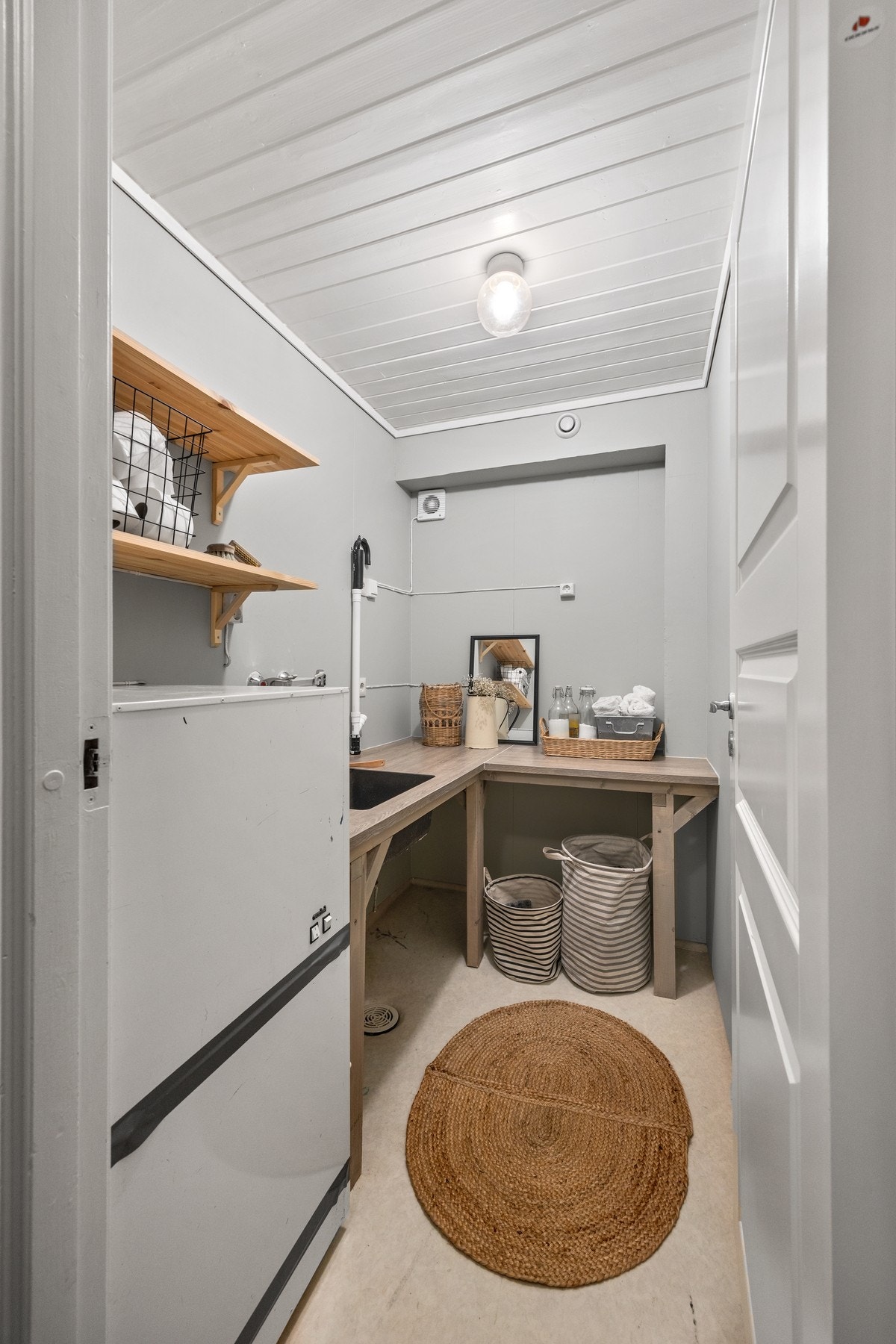 Vaskerom - 3 kvm. Utstyrt med bereder, skyllekum, stoppekran og vannmåler. Galleribilde