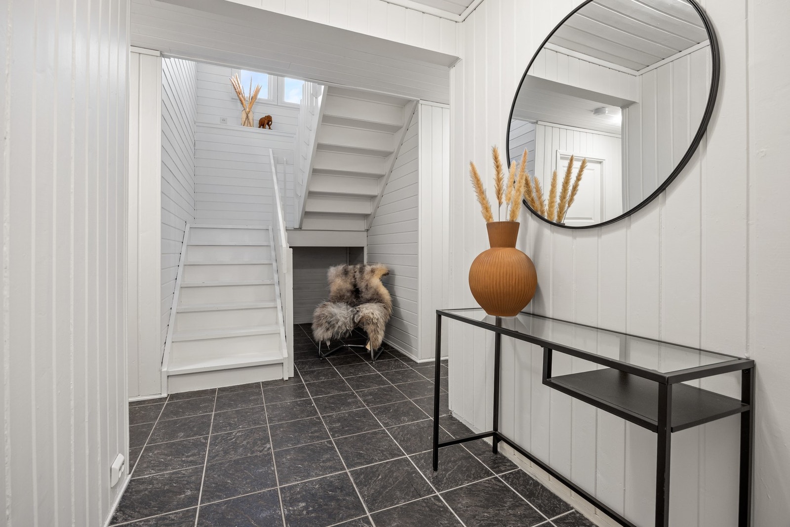 Gang i underetasje - 15,5 kvm. Galleribilde