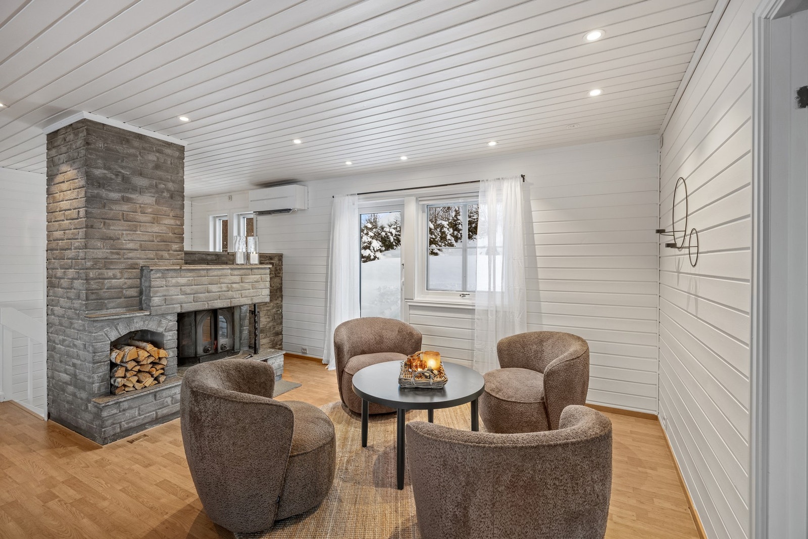 Downlights gir en god grunnbelysning Galleribilde