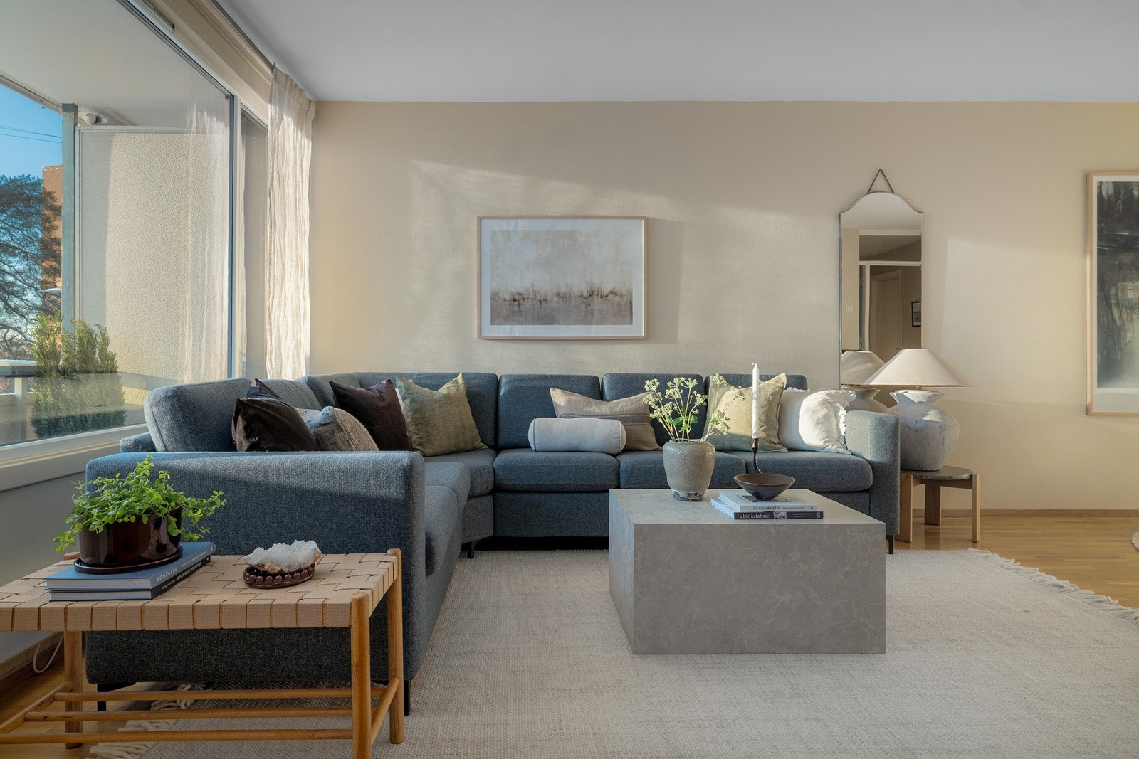 Stuen har god plass til ønsket møblering. Galleribilde