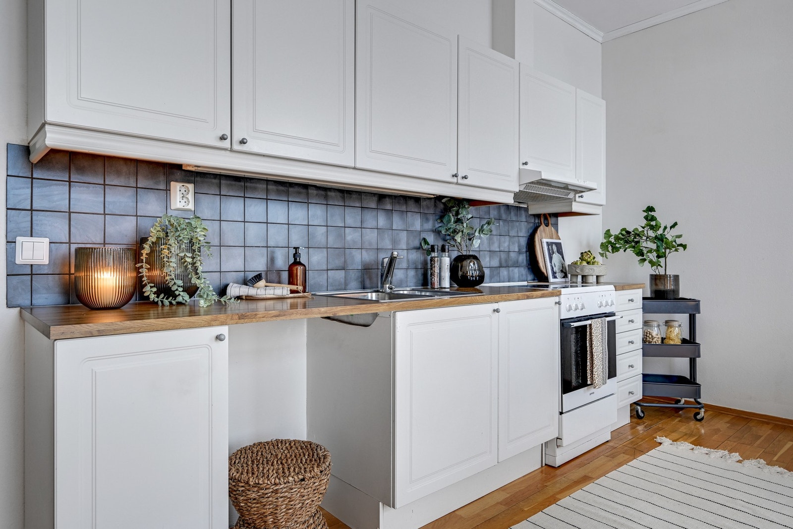 Pen innredning med profilerte fronter Galleribilde