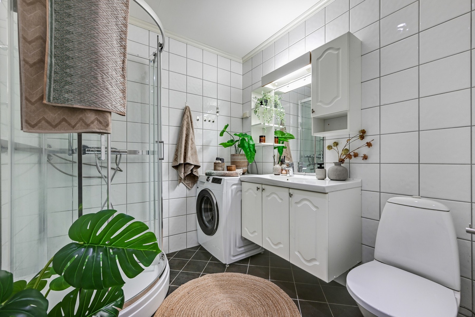 Videre finner vi det romslige badet Galleribilde