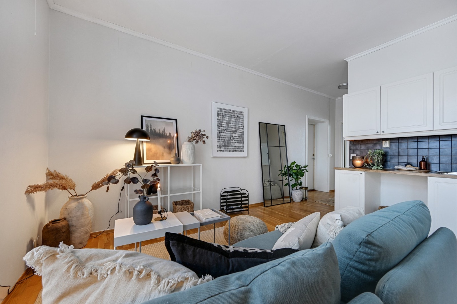 Videre inn til den pene stuen Galleribilde