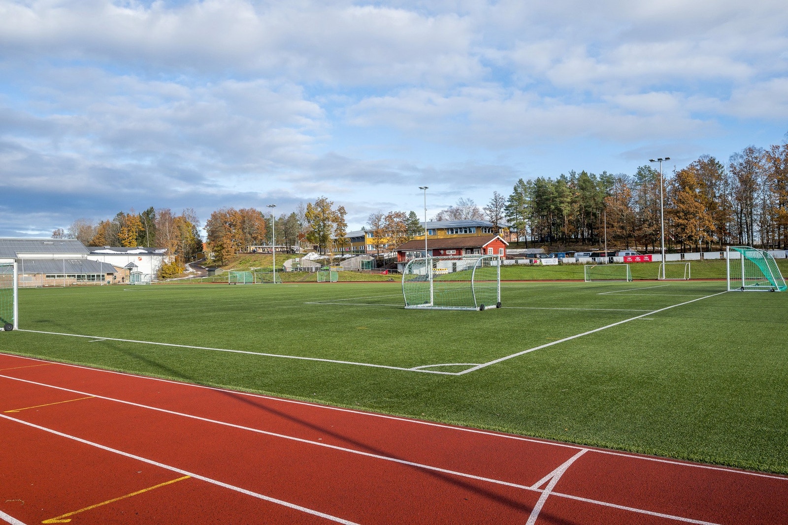 Her med blant annet fotballbane og idrettshall Galleribilde