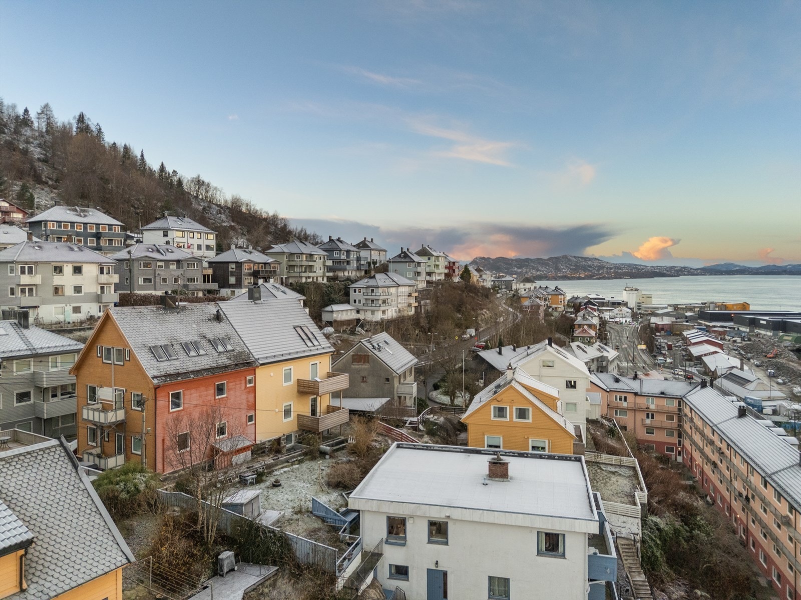 - En attraktiv beliggenhet med nærhet til både natur, sjø og servicetilbud - Galleribilde
