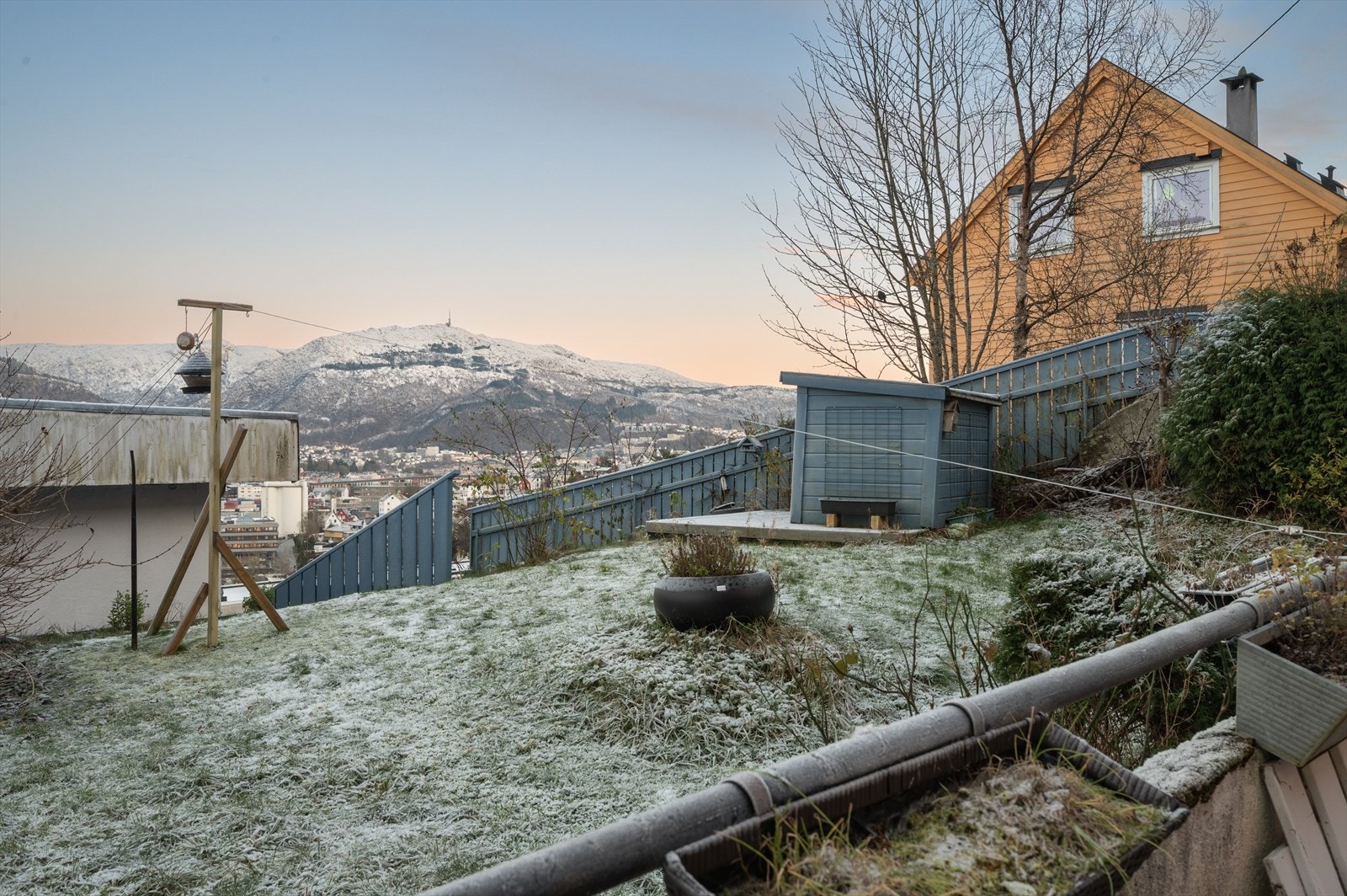 - Nærmeste busstopp ligger kun en 4 minutters spasertur unna og tar deg enkelt til Festplassen, Haukeland eller Nesttun - Galleribilde