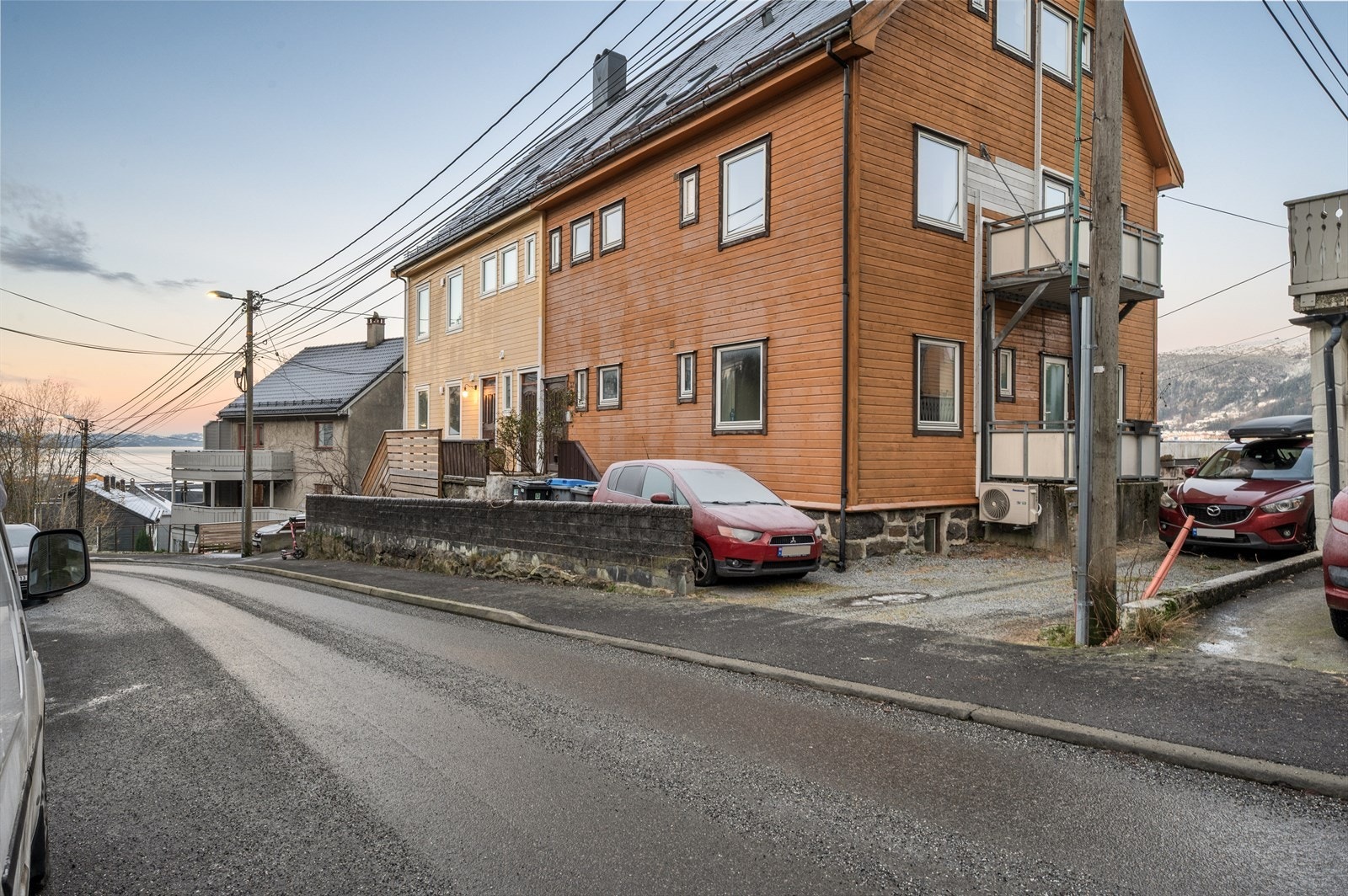 - I nærheten av boligen finner du rikelig med aktivitetstilbud som fotball, friidrett, turn og treningssentre - Galleribilde