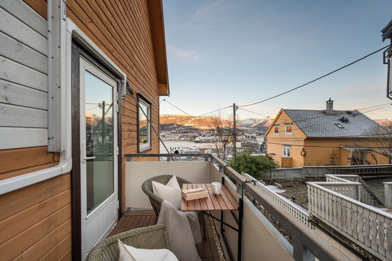 - Fra stuen er det direkte adkomst til en herlig balkong på 4m² - Galleribilde