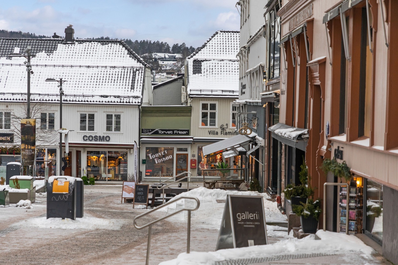 Leiligheten har sentral og flott plassering i hjertet av Tønsberg sentrum, like ved Tønsberg torv og få meter fra Tønsberg Brygge. Galleribilde