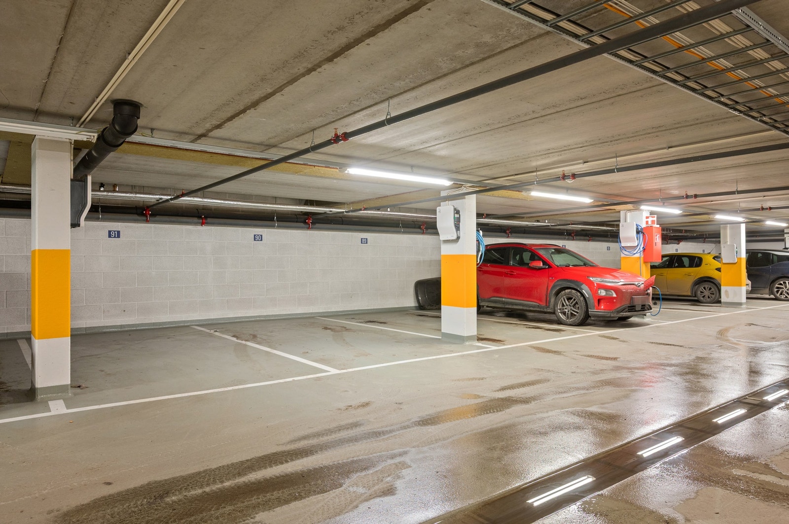 Plassene er merket med nummer 90 og 91. Plassene selges separat, eller samlet. Galleribilde