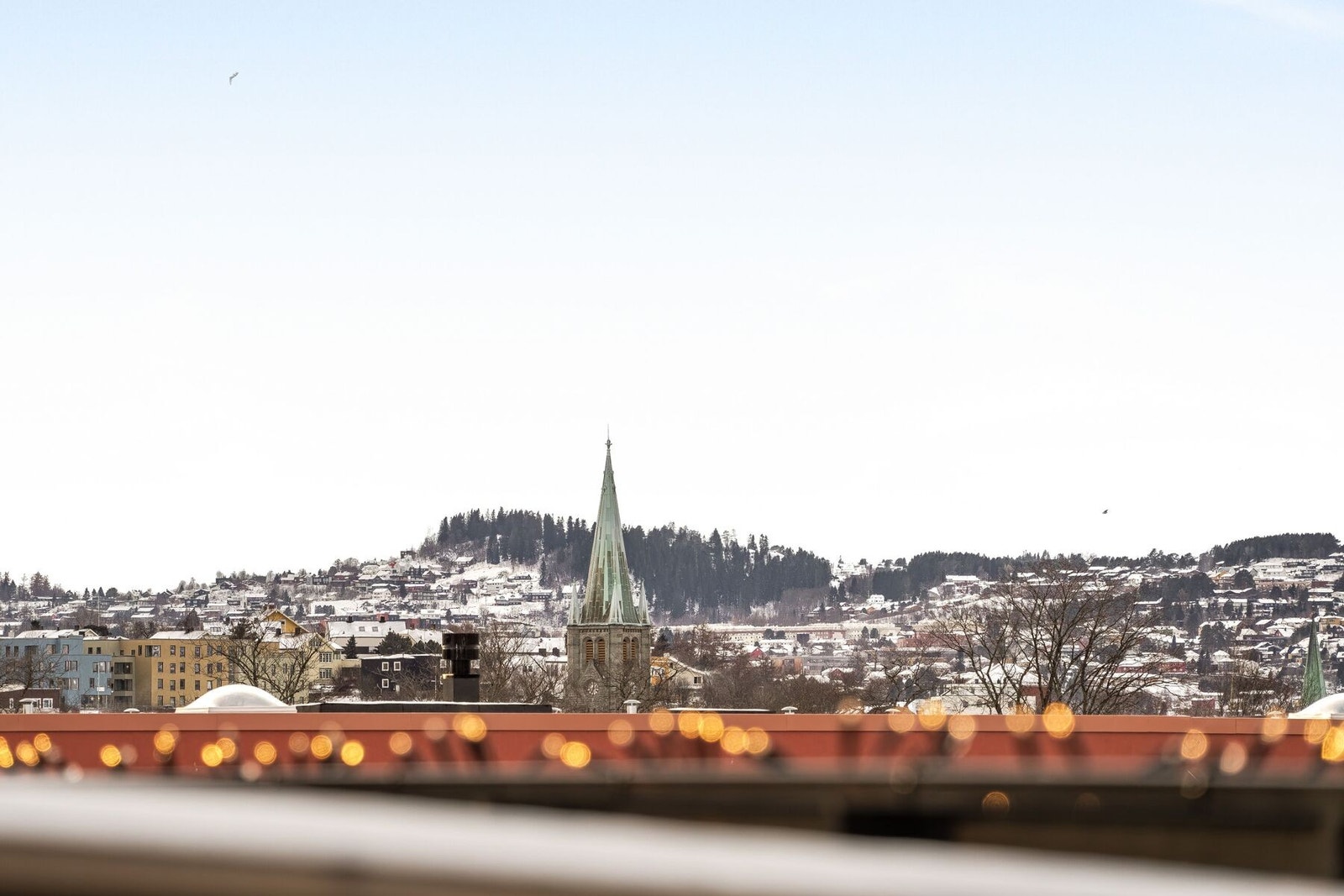 Området byr på et rikt og familievennlig nærmiljø med flere lekeplasser, gode soner for ballspill som bordtennis, fotball og basketball - til og med zipline finnes her. Galleribilde