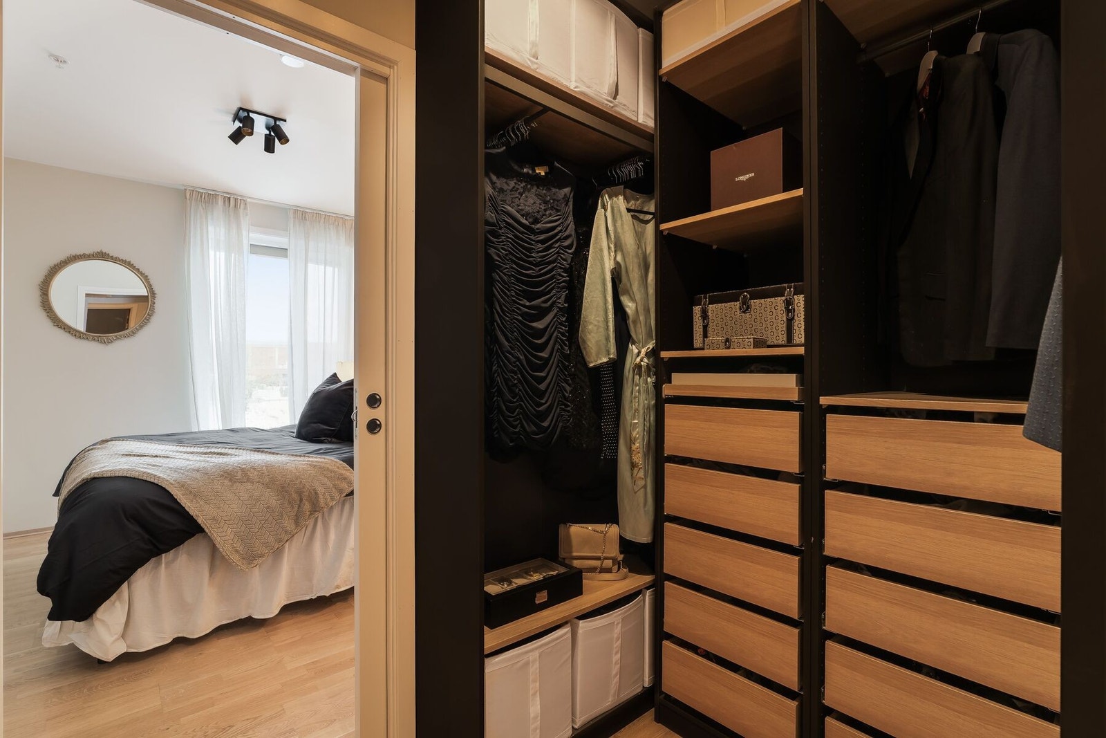 Hovedsoverom med walk-in-garderobe Galleribilde