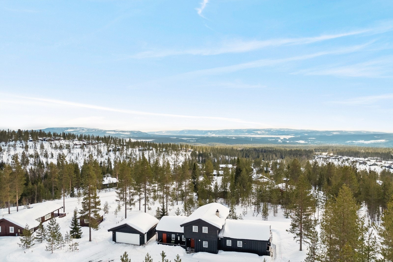 Hytta ligger fint til på Furutangen med kort avstand til fine skiløyper og gode turmuligheter Galleribilde