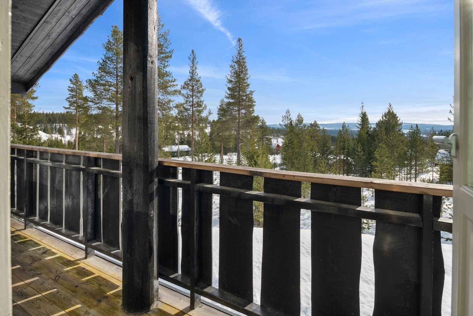 Balkong med utgang fra loftstue Galleribilde