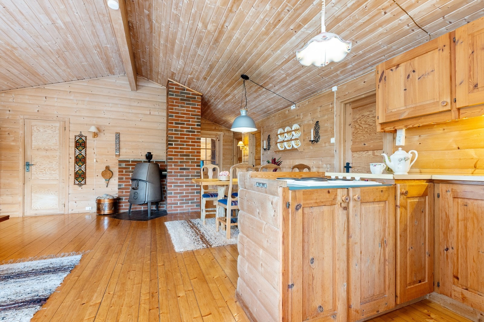 Kjøkkenkrok og stue Galleribilde