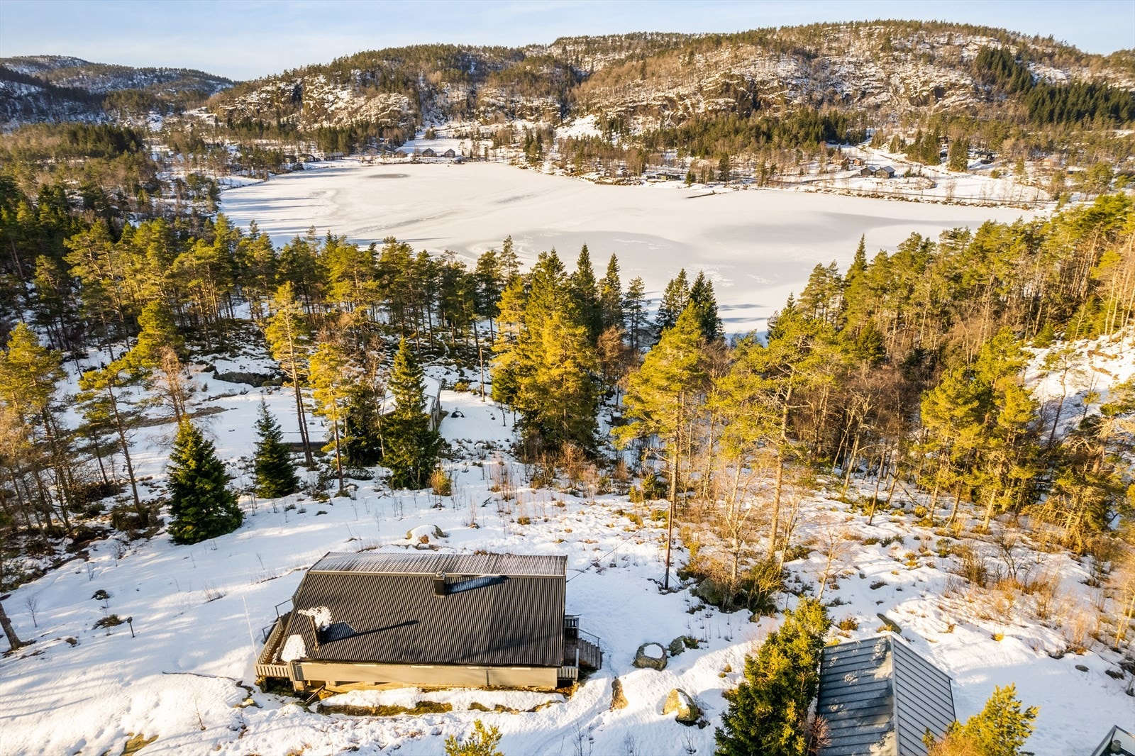 Oversikt fra hytte mot Bjennvann. Galleribilde