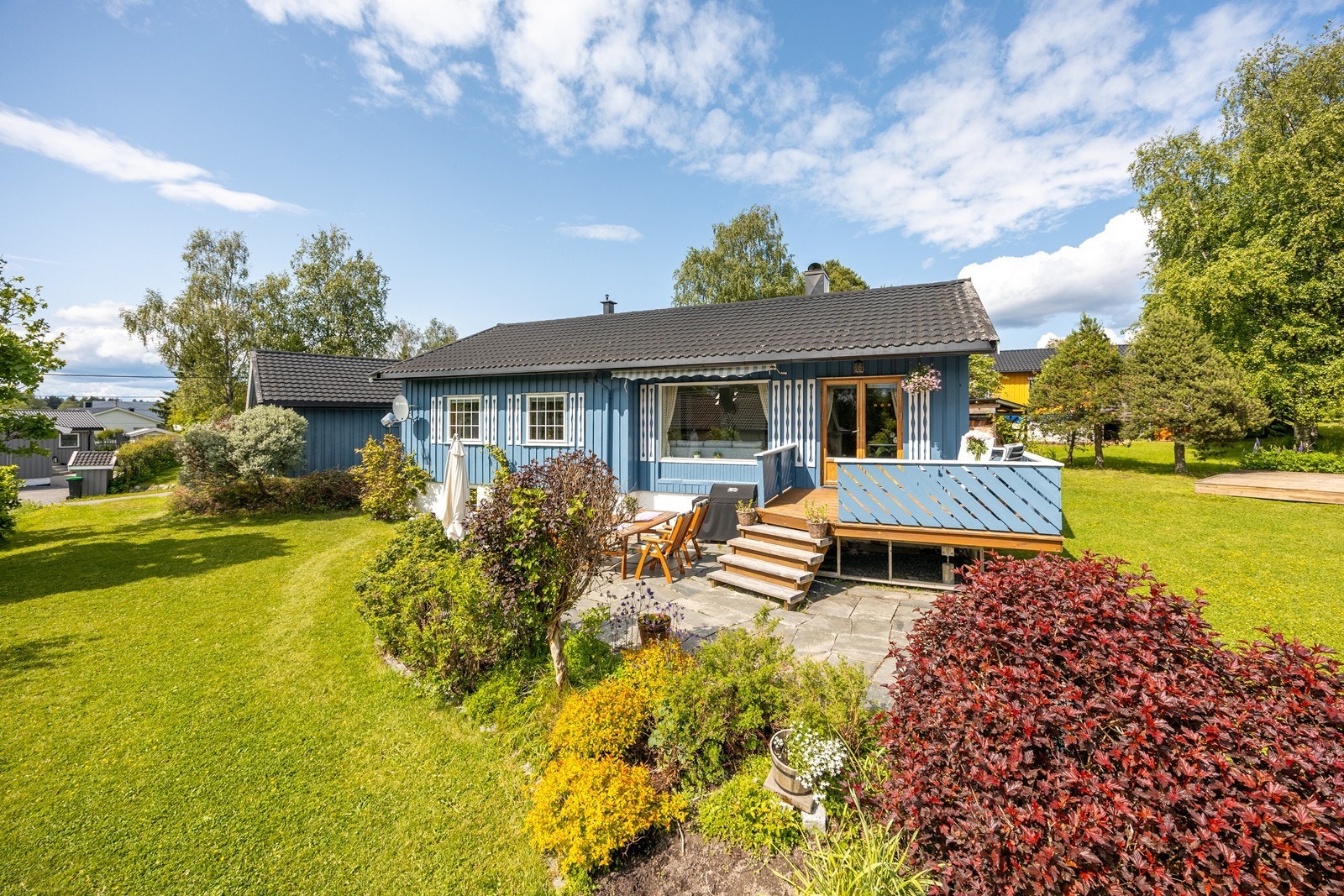 Sommeridyll i Bogstadsvingen 27. Galleribilde