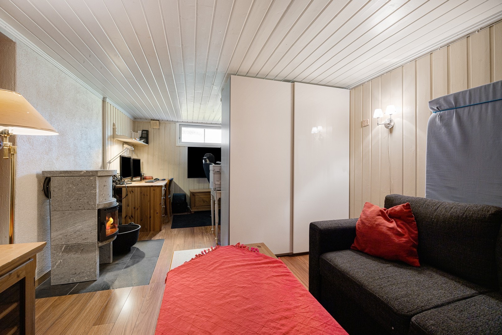 Kjellerstuen er av god størrelse og kan fint innredes med flere soner. Galleribilde