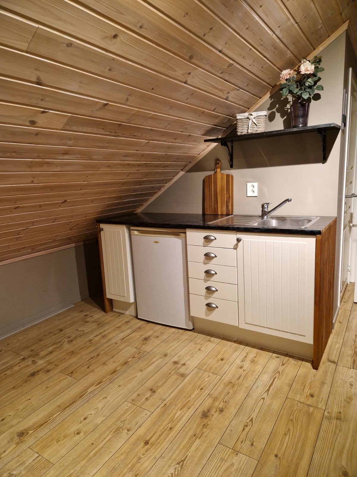 Rom over garasjen. Bilde fra selger. Galleribilde