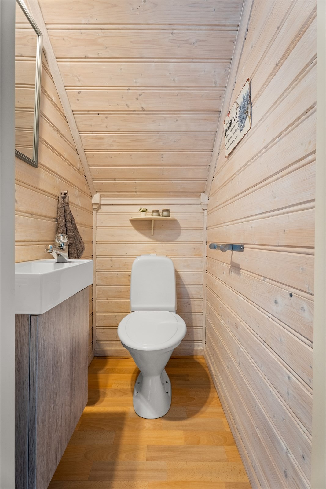 WC med servant og toalett. Galleribilde