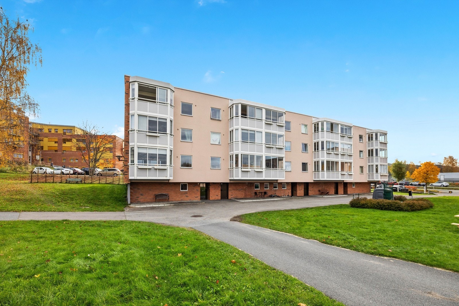 Eiendomsmegler Krogsveen v/Idriss Eliassy ønsker velkommen til Løvenstadvegen 12 Galleribilde