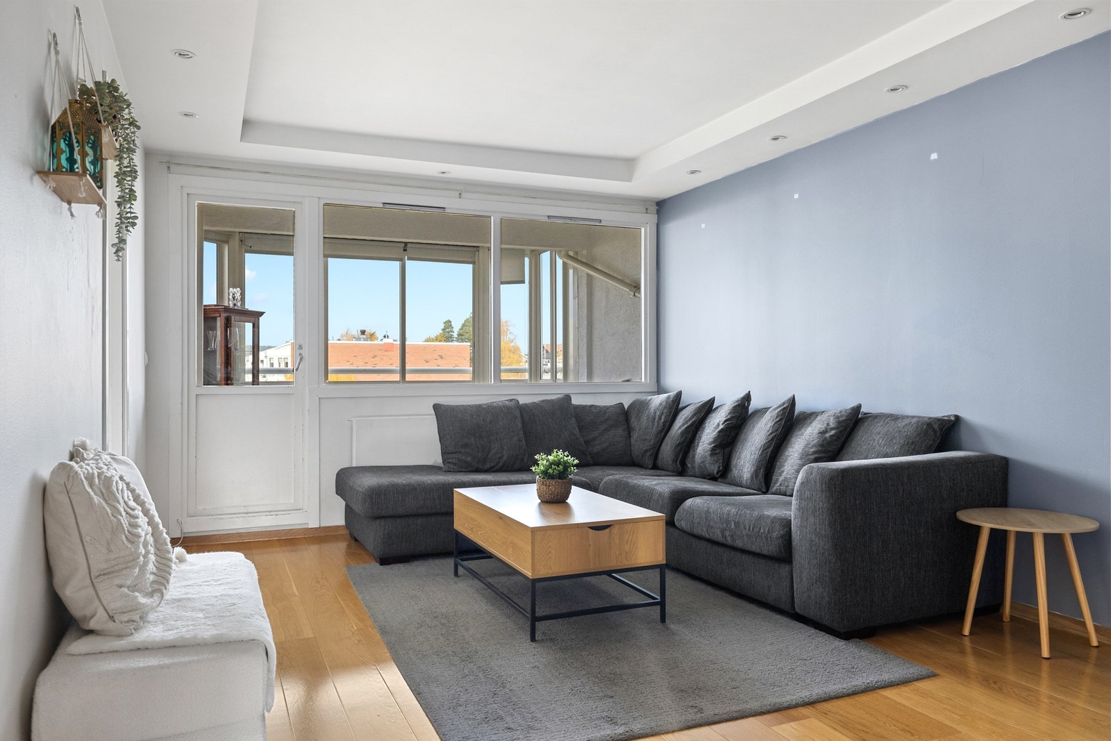 Leiligheten blir varmet opp via radiatorer tilkoblet felles fjernvarmeanlegg Galleribilde