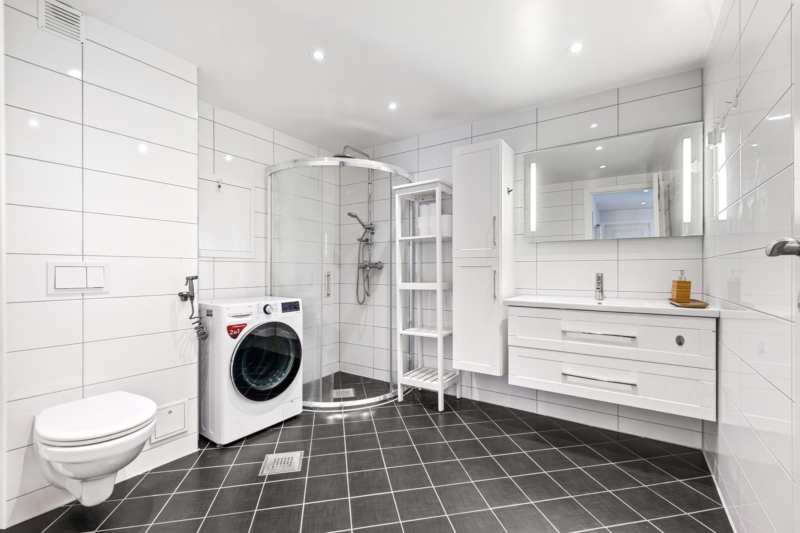 Flott bad med varmekabler i gulv Galleribilde