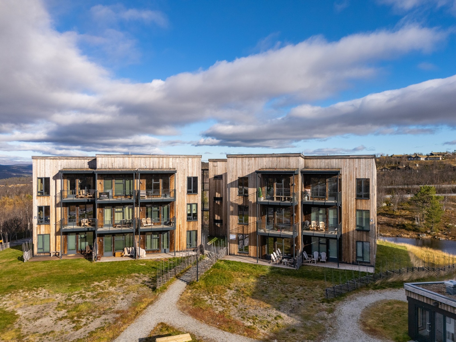 Leiligheten ligger i 1. etasje, og har tilgang til terrasse og videre til grøntareal Galleribilde