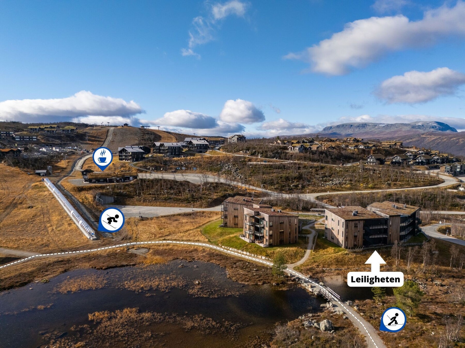 Skiheiser ligger i umiddelbar nærhet og kan tilby fasiliteter som bl.a. ski-shop, skiutleie, kafe/restaurant og after-ski. Galleribilde