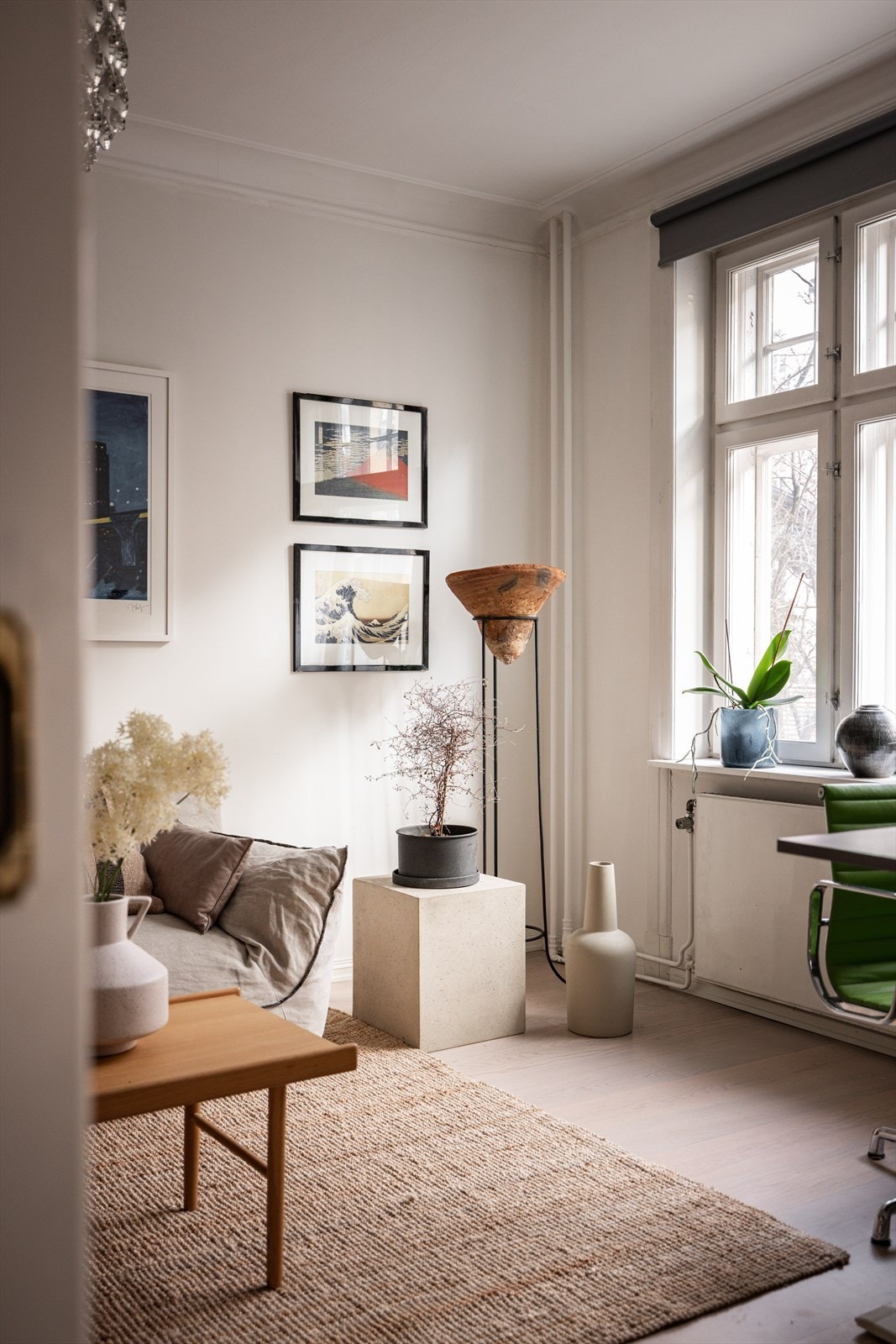 Stuen er av god størrelse og kan benyttes til kontor, TV stue m.m. Galleribilde