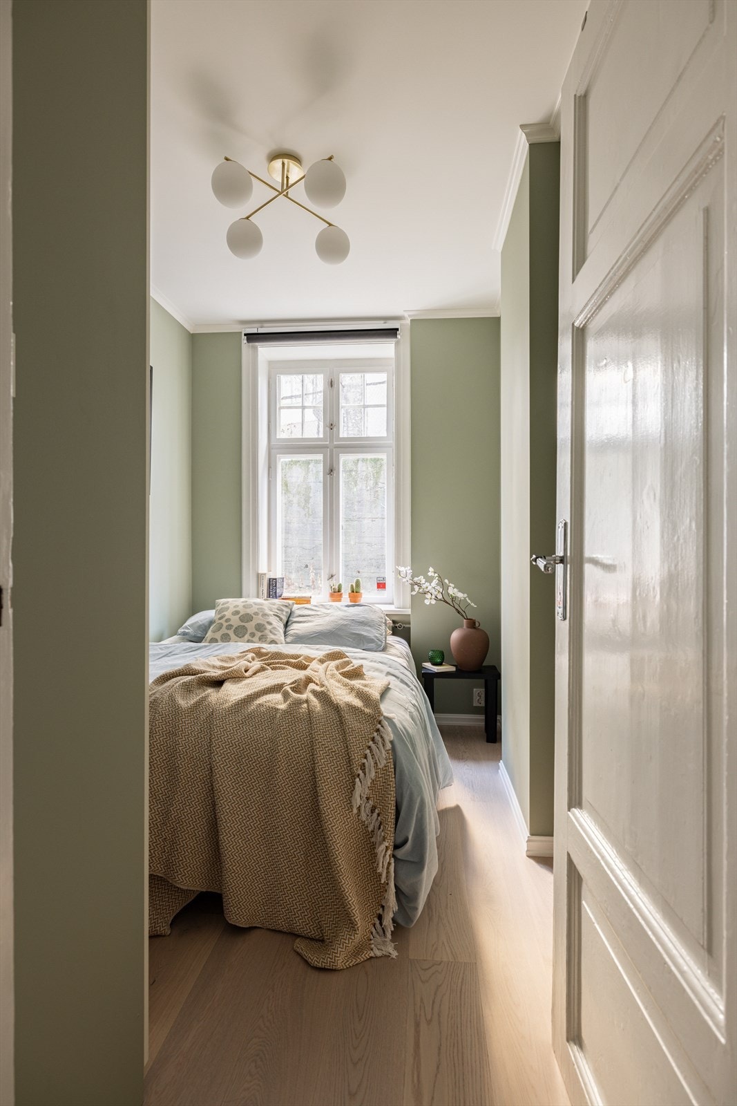 Soverom vender ut mor rolig bakgård Galleribilde